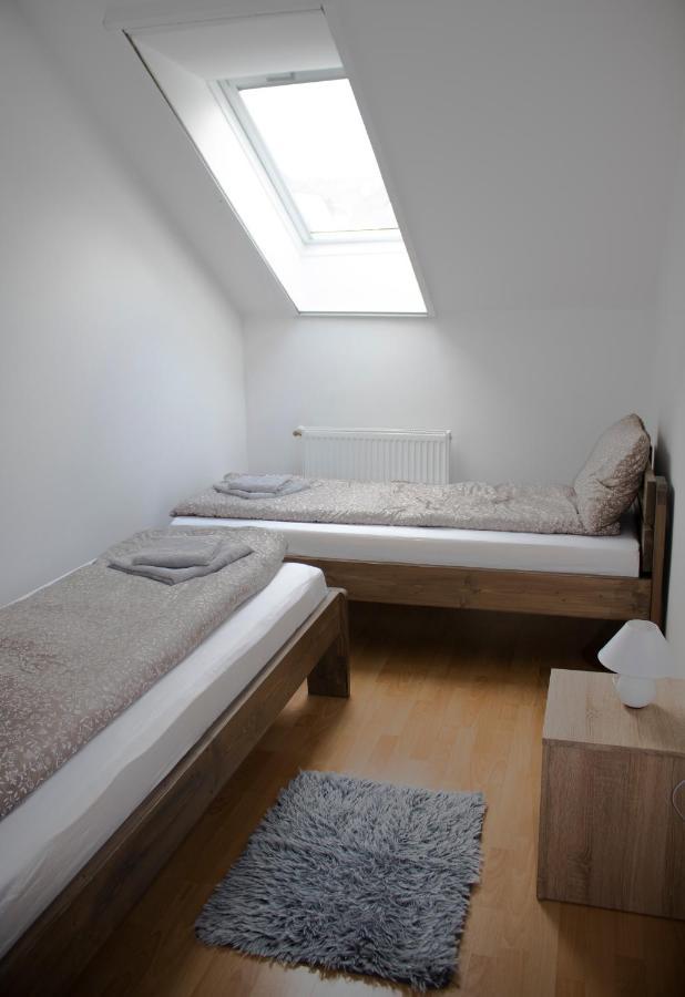 Csalogany Apartman Lägenhet Szekszárd Exteriör bild