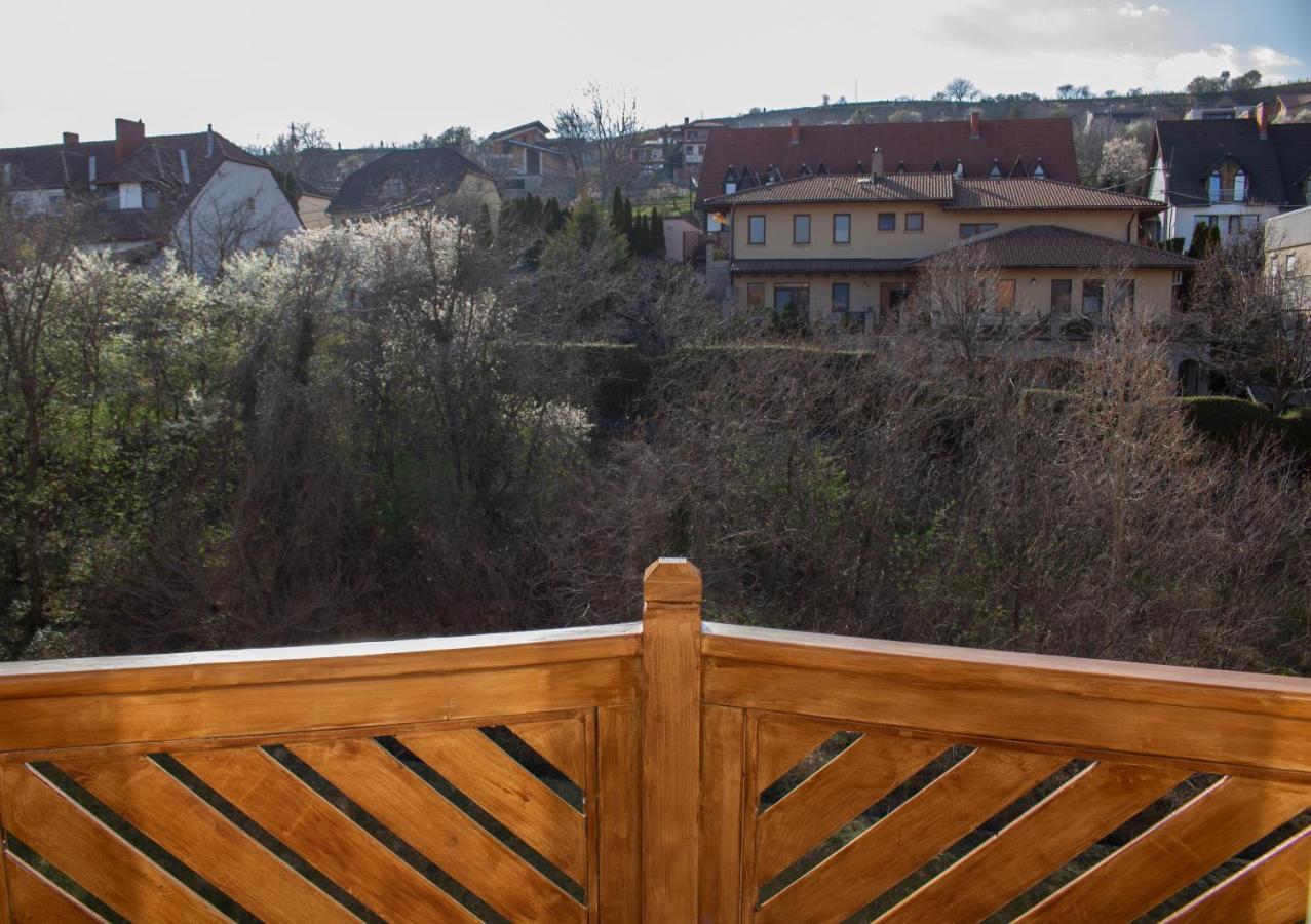 Csalogany Apartman Lägenhet Szekszárd Exteriör bild