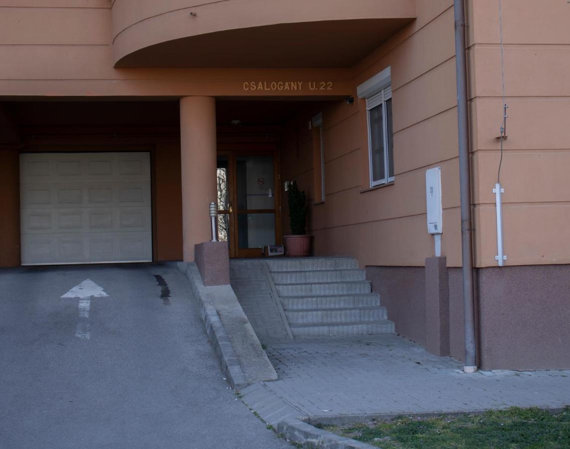 Csalogany Apartman Lägenhet Szekszárd Exteriör bild